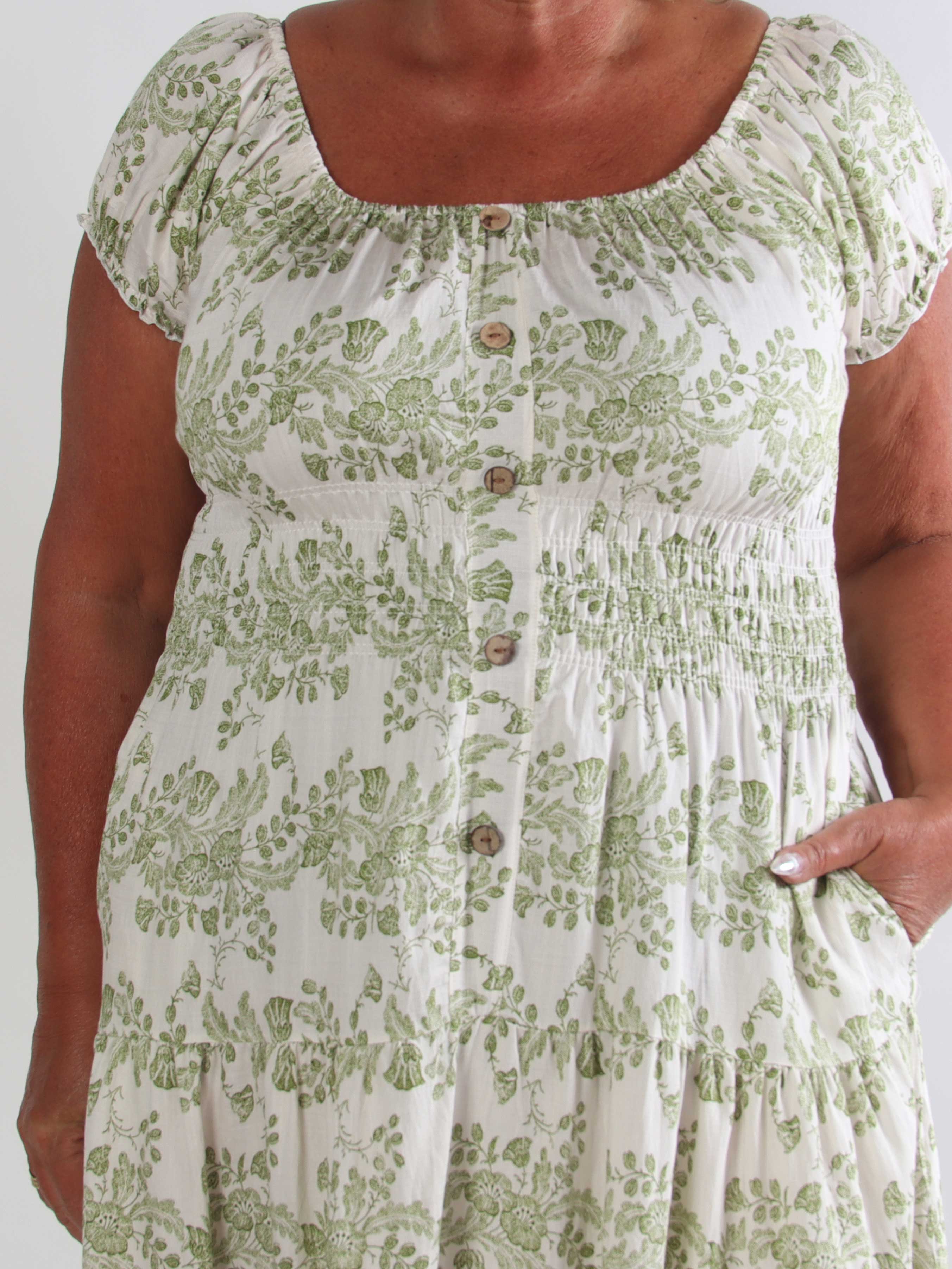 Leilani Flower - Plus size kjole i viskose med træknapper og smock